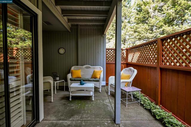 368 Grapevine Pl, Pleasant Hill CA: https://media.crmls.org/mediaz/20d095cf-51cc-4831-a8b9-d038b7562cdb.jpg