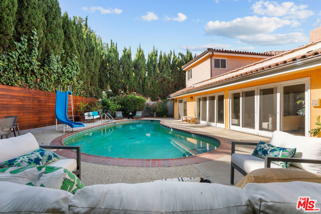 2103 N Hobart Boulevard, Los Angeles CA: https://media.crmls.org/mediaz/20d0d954-5199-4cf7-983c-70efbeaa0c30.jpg