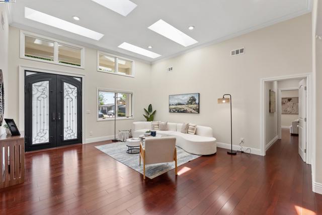 12763 Camrose Ave, Saratoga CA: https://media.crmls.org/mediaz/20d14e0d-e2a1-4e56-84ce-5f504ac90c12.jpg