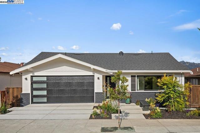833 Polk St, Albany CA: https://media.crmls.org/mediaz/20d18275-e400-496a-a5cc-64eaad917d8c.jpg