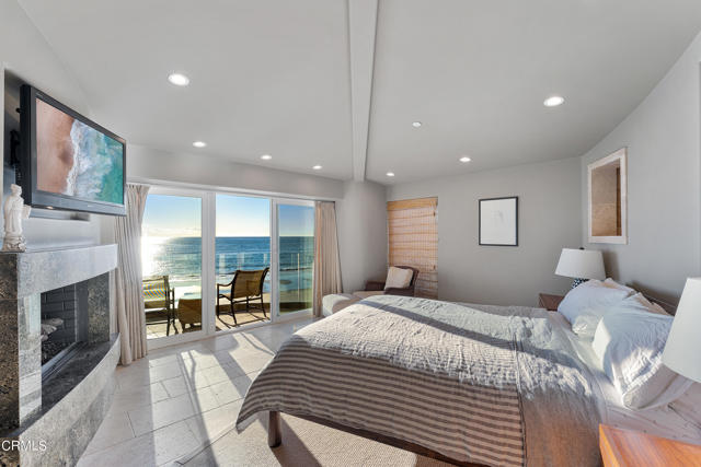 2956 Solimar Beach Drive Drive, Ventura CA: https://media.crmls.org/mediaz/20d1ad7e-c381-43e0-9f32-e0017a3944fa.jpg