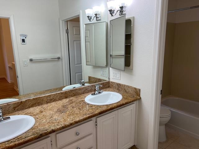 63 WATERSIDE Circle, Redwood City CA: https://media.crmls.org/mediaz/20d1ca8d-be6c-41e6-be83-7f2c4f5caffb.jpg
