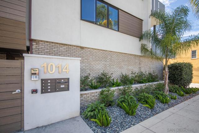 1014 5th St, Coronado CA: https://media.crmls.org/mediaz/20d1d3d4-721a-4536-b475-f5309c94bc57.jpg