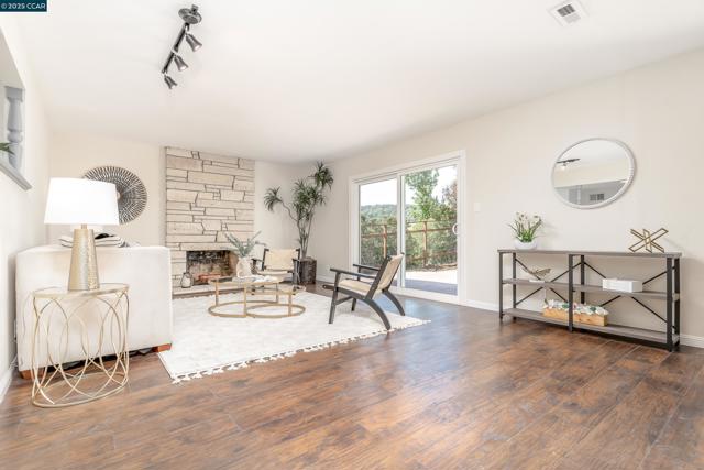 3608 VICTOR ST., Pinole CA: https://media.crmls.org/mediaz/20d1f33e-f9bb-4c45-99d1-8fe2747507ca.jpg