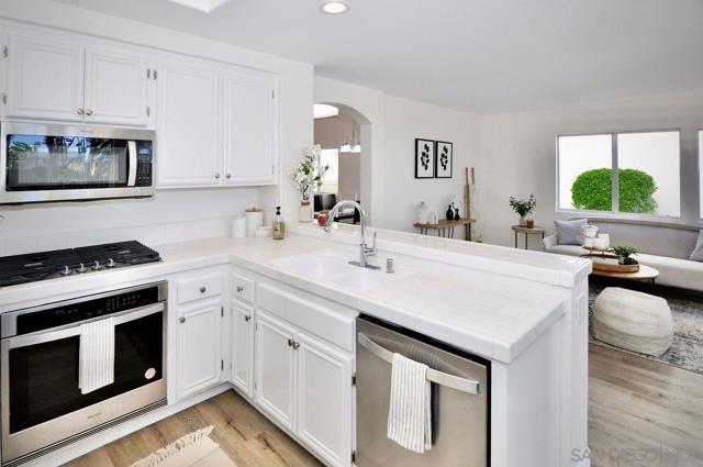 10878 Caminito Colorado, San Diego CA: https://media.crmls.org/mediaz/20d28613-6c2e-489e-8835-e808bdea45b4.jpg