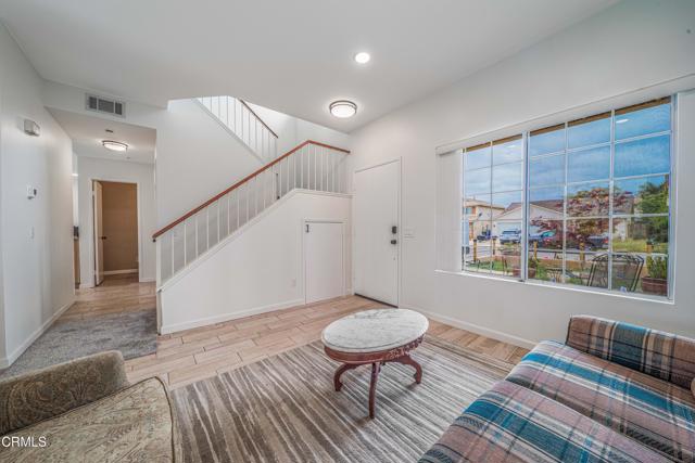 Detail Gallery Image 8 of 26 For 10598 Sunflower St, Ventura,  CA 93004 - 4 Beds | 2/1 Baths