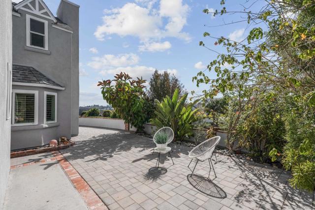 4503 Carnaby, Carlsbad CA: https://media.crmls.org/mediaz/20d2bd02-ed8f-4bdc-85cb-6e4d4e4a9146.jpg