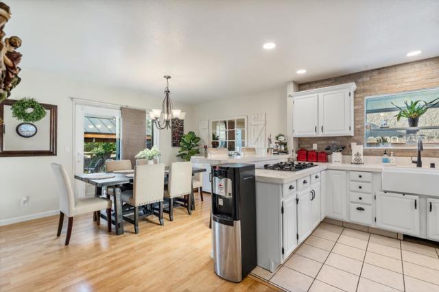 1090 Los Altos Drive, Hollister CA: https://media.crmls.org/mediaz/20d318eb-74c4-4a49-b5c1-f57af4a98ed9.jpg