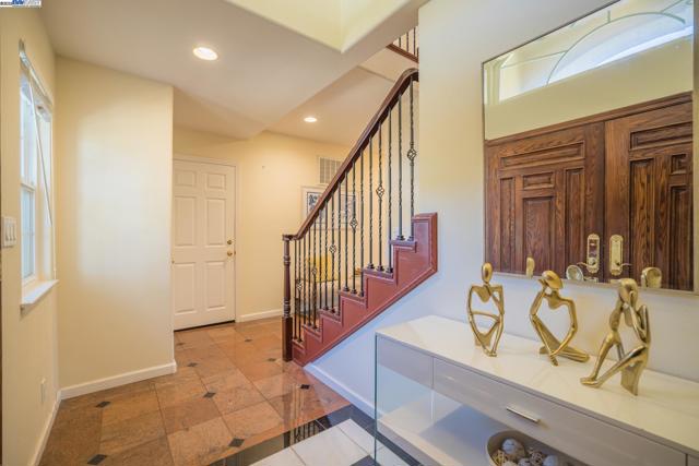 42001 Via San Gabriel, Fremont CA: https://media.crmls.org/mediaz/20d35b0a-6994-43e6-8383-be85d8f22b8e.jpg