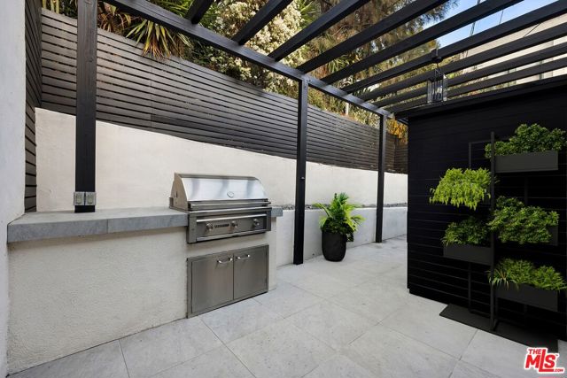 8061 Woodland Lane, Los Angeles CA: https://media.crmls.org/mediaz/20d368a6-261e-4978-a4a9-d6061aece15e.jpg