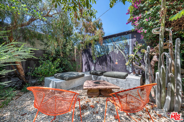 1207 Poinsettia Drive, West Hollywood CA: https://media.crmls.org/mediaz/20d39722-11d7-4a09-a89c-72f34ea5213b.jpg