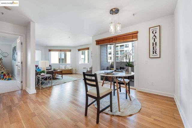 6400 Christie AVE, Emeryville CA: https://media.crmls.org/mediaz/20d3ed30-e153-4495-9e12-4eb692bbbbd6.jpg