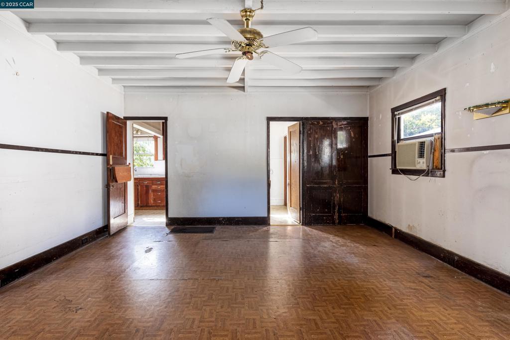 https://media.crmls.org/mediaz/20d44542-811d-4313-aea8-7bc21a257500.jpg?preset=X-Large