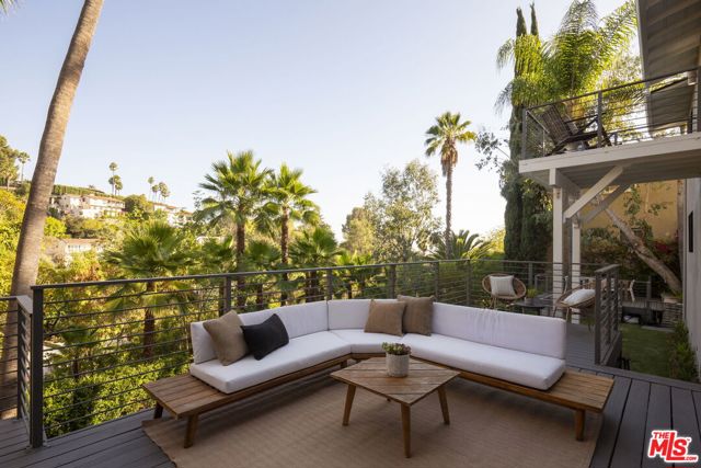 5692 Holly Oak Drive, Los Angeles CA: https://media.crmls.org/mediaz/20d4b535-c63b-450f-bcb1-72a3ef1761aa.jpg