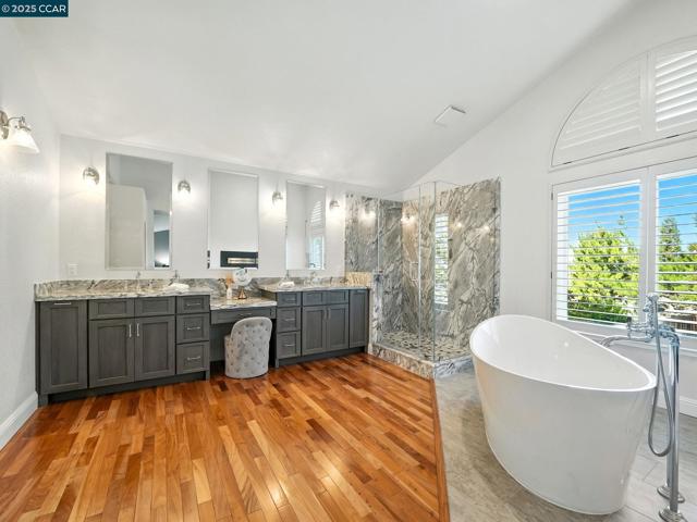 3052 Miwok Way, Clayton CA: https://media.crmls.org/mediaz/20d50d2e-750a-4e3d-b518-f17eb8613bf0.jpg