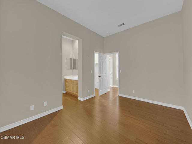 1048 Via Adorna, Newbury Park CA: https://media.crmls.org/mediaz/20d5304f-3b58-432c-aa18-3eb26d8e9796.jpg