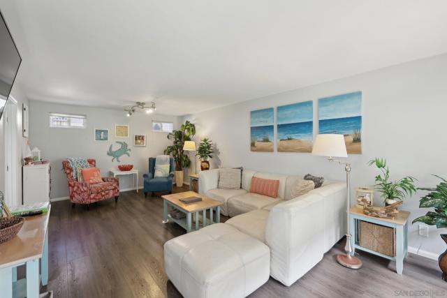 872 S Sierra Ave, Solana Beach CA: https://media.crmls.org/mediaz/20d58fd7-0c07-4f80-baf1-ba9bf1ada9b8.jpg