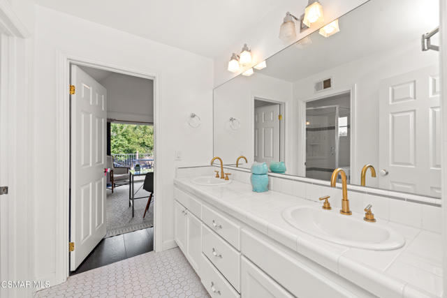 6144 1/4 Chesebro Road, Agoura Hills CA: https://media.crmls.org/mediaz/20d5c226-9d4c-4be5-b8ea-93f3a76378ad.jpg