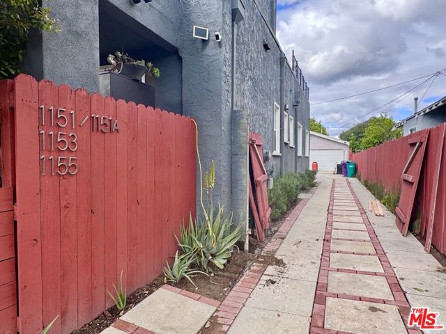 1151 E 15th Street, Long Beach CA: https://media.crmls.org/mediaz/20d5e6b3-dabf-4ba8-ab5a-340f28f44e3b.jpg