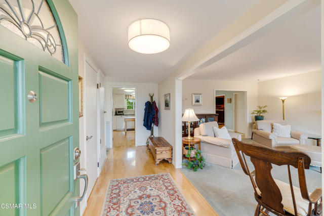 3384 Radcliffe Road, Thousand Oaks CA: https://media.crmls.org/mediaz/20d5f56f-9a94-4e47-a380-be54e1786327.jpg