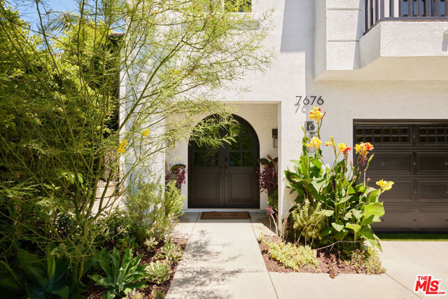 7676 Coldwater Canyon Court, North Hollywood CA: https://media.crmls.org/mediaz/20d68577-4643-460b-8bc9-4e2616e2df52.jpg