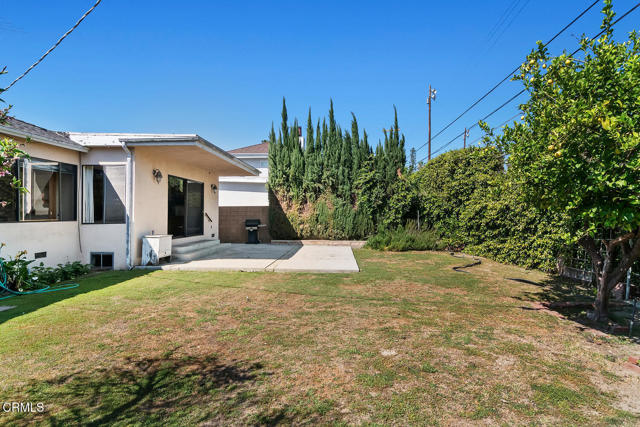 Detail Gallery Image 25 of 30 For 17835 Tarzana St, Encino,  CA 91316 - 4 Beds | 3 Baths