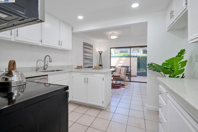 606 Baywood Rd, Alameda CA: https://media.crmls.org/mediaz/20d7019f-3e36-44ef-a485-2d2e778f11ef.jpg