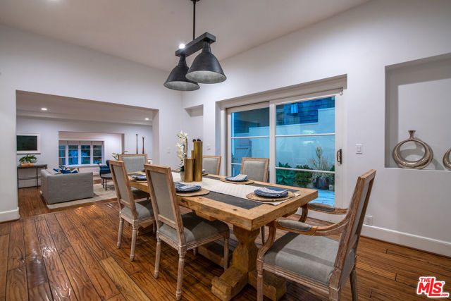 755 31st Street, Manhattan Beach CA: https://media.crmls.org/mediaz/20d70844-011c-47bf-bc6a-706a438691e5.jpg