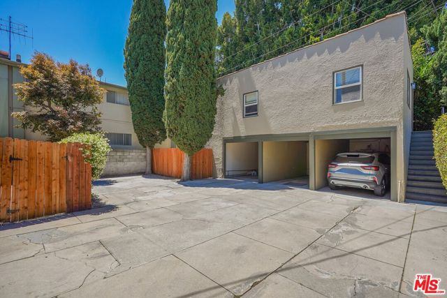 1043 1/2 N La Jolla Avenue, Los Angeles CA: https://media.crmls.org/mediaz/20d71fee-0368-4e81-ac06-86ca96263fe3.jpg
