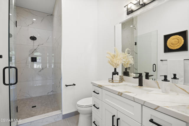 339 Toyon Court, Thousand Oaks CA: https://media.crmls.org/mediaz/20d7e6dc-4a75-451a-aa4c-63fef40f80d1.jpg