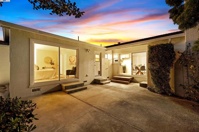 35629 Dee Pl, Fremont CA: https://media.crmls.org/mediaz/20da72de-a388-4d53-8009-869995a1b2a3.jpg