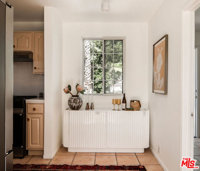2300 Pisani Place, Venice CA: https://media.crmls.org/mediaz/20da7a42-d38a-44e4-a501-0eb2078a6b33.jpg