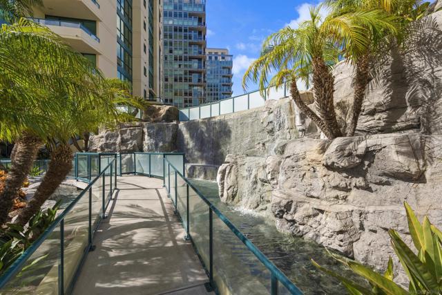 555 Front St, San Diego CA: https://media.crmls.org/mediaz/20dbb601-b4df-4ab4-a57c-b6c35694d214.jpg