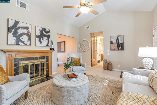 812 Royal Ann Ln, Concord CA: https://media.crmls.org/mediaz/20dbd610-259c-470e-97d3-dd49346cb079.jpg