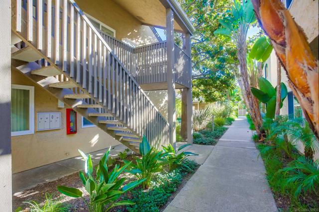 Image 3 of 30 For 8521 Villa La Jolla Dr  H