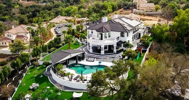 733 CLAYBURN CT, Alpine CA: https://media.crmls.org/mediaz/20dc6ce7-f395-44d1-b0fc-5173405b052f.jpg