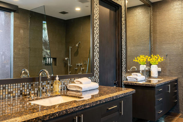 335 Patel Place, Palm Springs CA: https://media.crmls.org/mediaz/20dc9dd1-7979-4922-8e04-d0a180d9604d.jpg