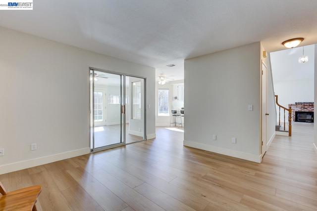 8524 Oak Harbour Ct, Fair Oaks CA: https://media.crmls.org/mediaz/20dcbeca-2693-47eb-b99b-a3ee7a53f018.jpg