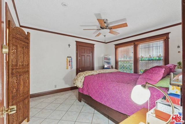 128 N St Andrews Place, Los Angeles CA: https://media.crmls.org/mediaz/20dce3bc-c4f2-43da-a12d-91d55b18119c.jpg