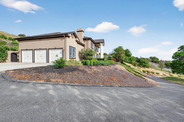 9540 Via Del Oro, Gilroy CA: https://media.crmls.org/mediaz/20dd41a5-4e97-453b-954d-7debccd18b2a.jpg