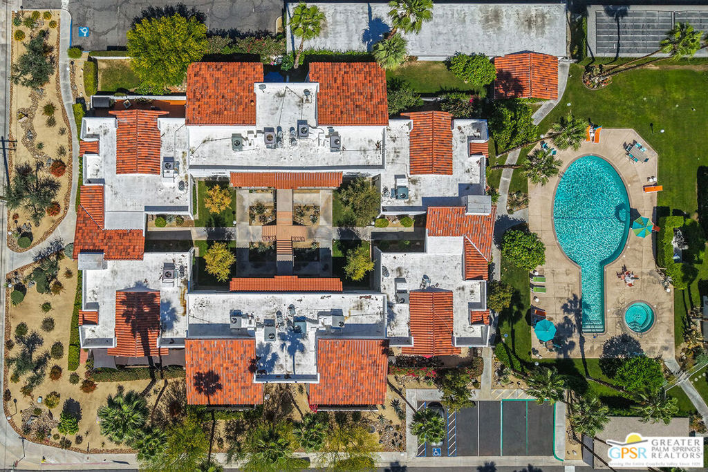 https://media.crmls.org/mediaz/20dd7a29-7f2a-4c13-887a-49d52581db11.jpg?preset=X-Large