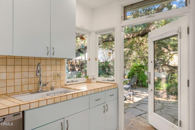 Detail Gallery Image 14 of 26 For 1640 Pasadena Glen Rd, Pasadena,  CA 91107 - 2 Beds | 2 Baths