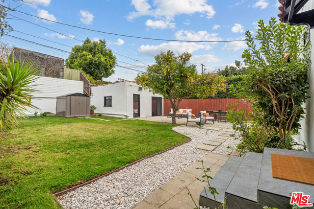 722 N La Jolla Avenue, Los Angeles CA: https://media.crmls.org/mediaz/20dde91d-98dc-44dd-b622-db49614699de.jpg