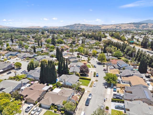 5268 Pebbletree Way, San Jose CA: https://media.crmls.org/mediaz/20de0185-0170-4b52-8371-52b90f4408f6.jpg