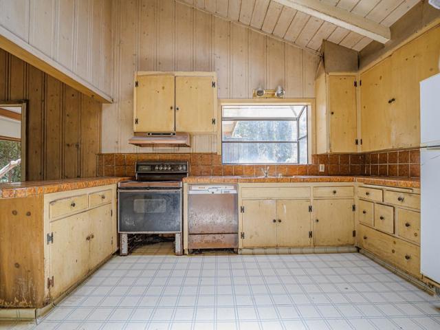 4151 Freedom Boulevard, Aptos CA: https://media.crmls.org/mediaz/20de8c53-f9a8-400f-98b4-bd18f0175fe6.jpg