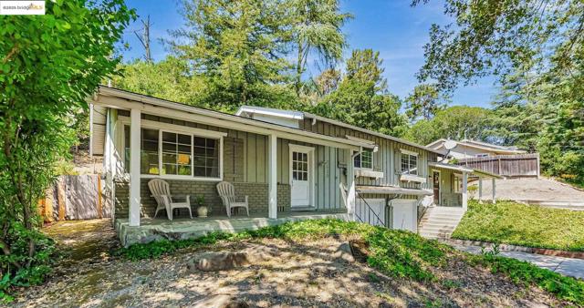 2050 Donald Dr, Moraga CA: https://media.crmls.org/mediaz/20deafed-8cdc-4845-8fd9-600c6f498a3b.jpg