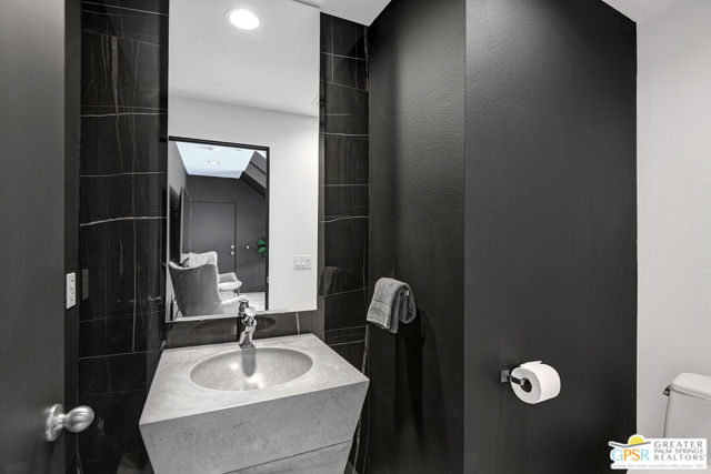 1508 E Baristo Road, Palm Springs CA: https://media.crmls.org/mediaz/20df4907-e89e-40b6-8844-27c6d25be640.jpg