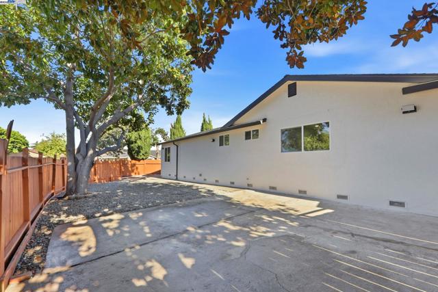 32252 Coronation dr, Union City CA: https://media.crmls.org/mediaz/20df6681-d40c-402c-9496-ccfba8a7be8a.jpg