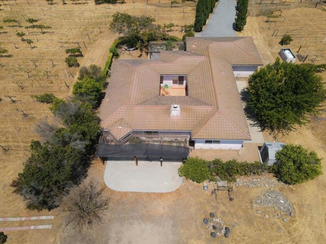 6460 Cabernet Drive, Hollister CA: https://media.crmls.org/mediaz/20dfc105-fcbc-42da-881e-5eb943a06e2a.jpg