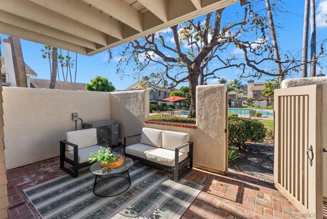 16048 Via Viajera, Rancho Santa Fe CA: https://media.crmls.org/mediaz/20e00fd7-5eb8-46d0-852c-fdc3999da54b.jpg